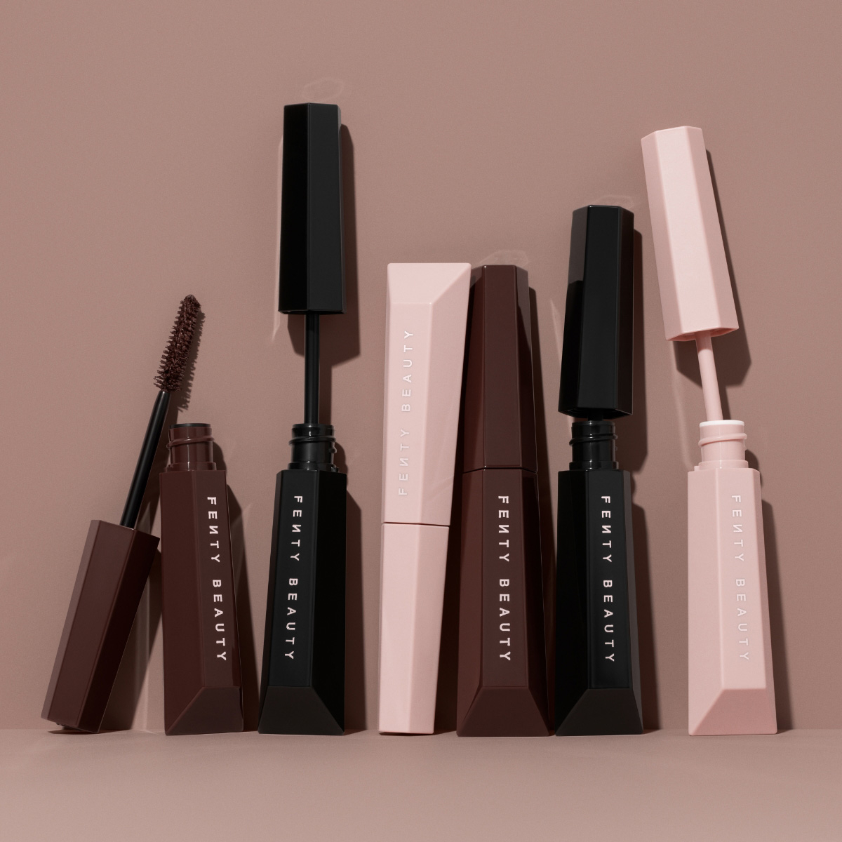 HELLA THICC VOLUMIZING MASCARA (MÁSCARA DE PESTAÑAS)